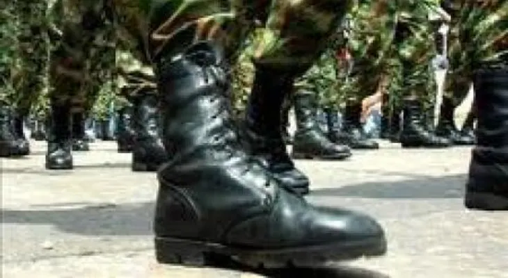 Aumentarán salarios a militares y policías