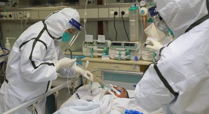 Un estudio advierte que el coronavirus afectaría hormonas sexuales masculinas