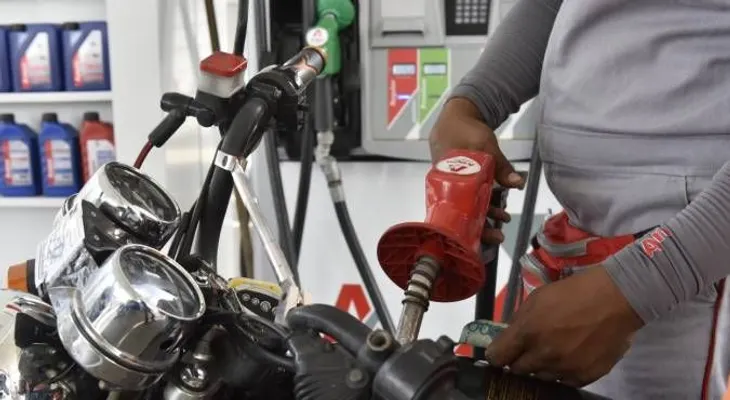 Disponen pírricas rebajas en precios de algunos combustibles; no dan para comprar sal