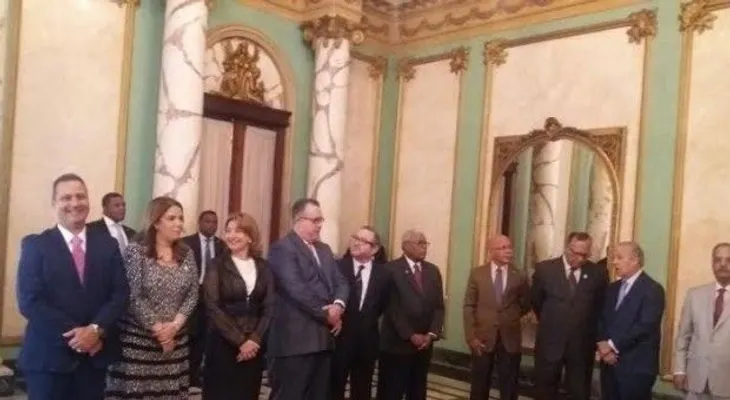 Presidente juramenta a los nuevos funcionarios; dice no habrá más cambios por ahora