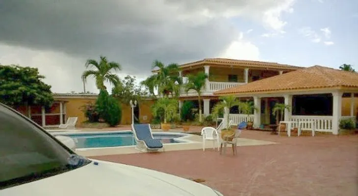 Policía allana casa de Boca Chica y recuperan pamper robados