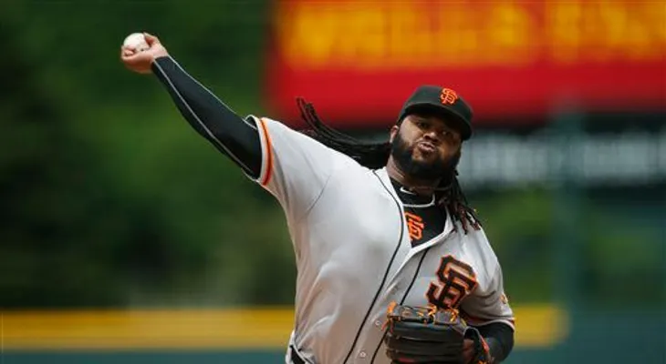 Cueto domina desde la lomita a los Diamondbacks