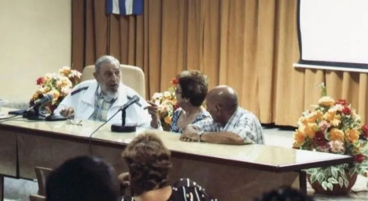 Fidel Castro reaparece en público