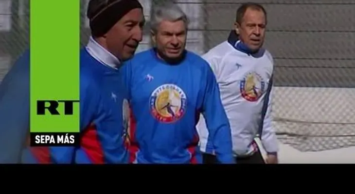¿El canciller ruso Lavrov jugando al fútbol con Carlos Bianchi?
