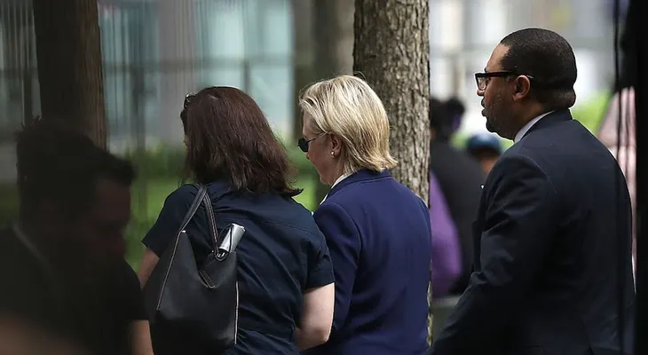 Hillary Clinton tuvo que abandonar la ceremonia conmemorativa del 11S por no sentirse bien