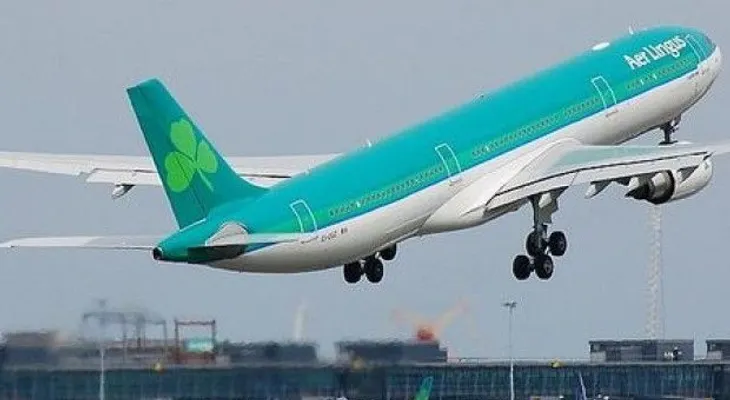 Un pasajero ataca a mordidas a otro durante un vuelo y luego muere