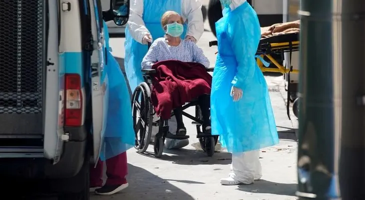 España registra el balance más bajo de muertes por coronavirus en nueve días, con 674 fallecimientos