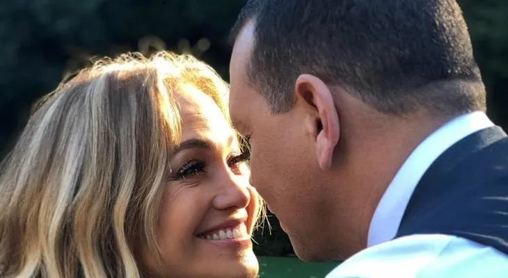  Jennifer López y su mensaje a Alex: "Te amo, macho"; celebran dos años de noviazgo