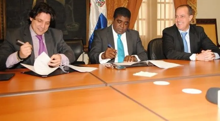 Condex firma convenio con empresa que beneficiará dominicanos al viajar