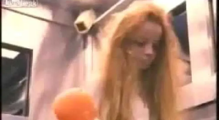 La niña que aterroriza (VIDEO)