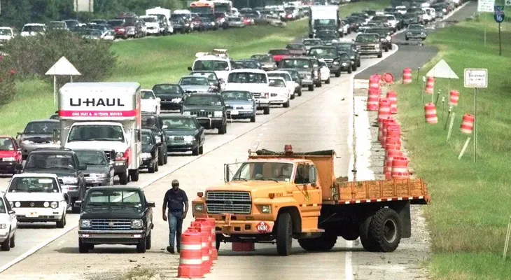 Esto es lo que provoca furia del huracán Irma en la Florida:  Autopista colapsan por éxodo masivo 