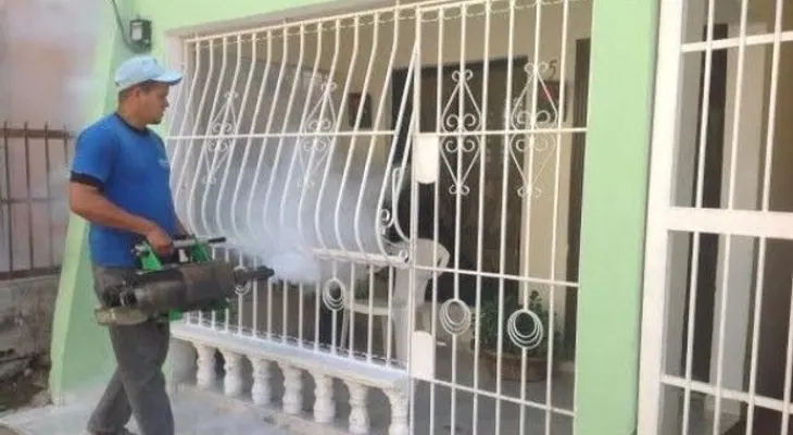 Fumigan en Nigua por virus Chikungunya