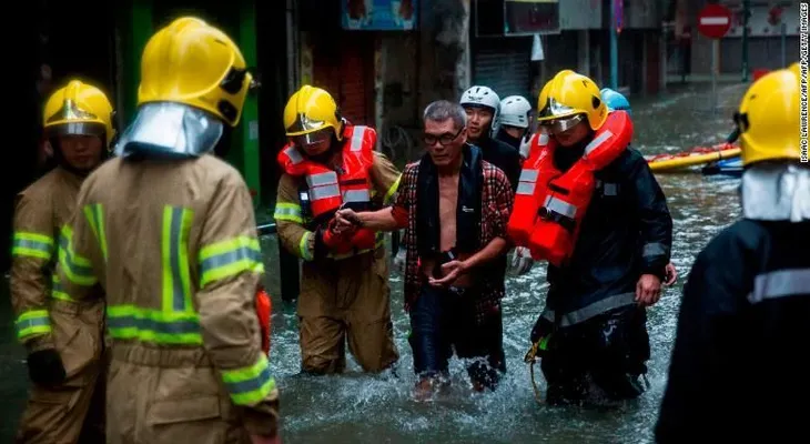 Hong Kong, afectado por el tifón Mangkhut que dejó 40 muertos en Filipinas