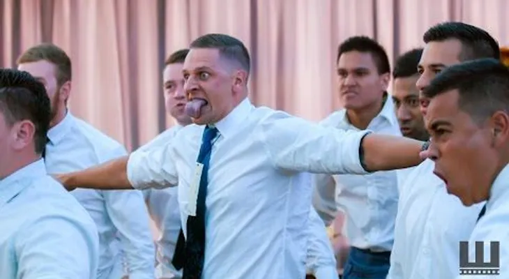 ¡Inusual sorpresa! Emotiva danza maorí en una boda hace llorar a la novia