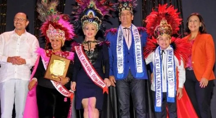 Coronan a Miriam Cruz y a Eddy Herrerda como reyes del Carnaval