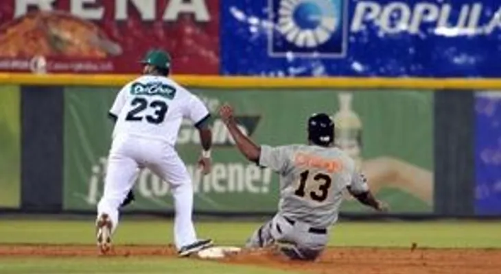Danny Richar pega doble y produce dos y Águilas triunfan