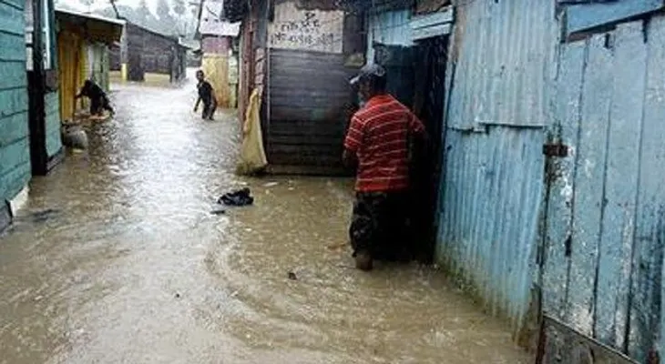 Tres días más de lluvias en el Cibao y gran parte de RD; desplazados 42,200 y comunidades aisladas 96