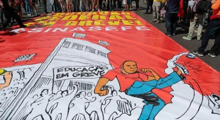  Unas 200 personas protestan contra el Mundial en primer partido en Brasilia
