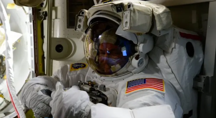 La NASA transmite la caminata espacial de dos astronautas
