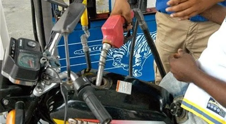 Bajan RD$2.20 y RD$3.00 a gasolinas; RD$3.30 y RD$3.20 al gasoil