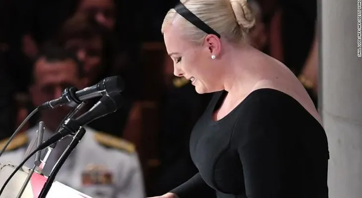 Homenaje a John McCain incluye críticas a Donald Trump