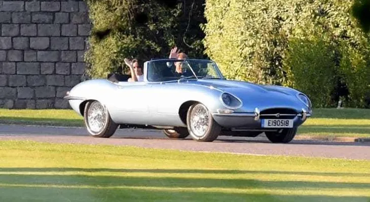 Fabuloso auto en el que se transportaron el príncipe Enrique y Meghan Markle
