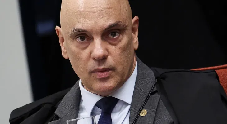 Alexandre de Moraes denuncia a André Mendonça ante el Supremo por presunto abuso de autoridad en caso Banco Master