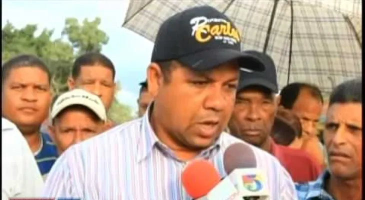 Manifestantes bloquean carretera en Montecristi en reclamo reposición de electricidad 