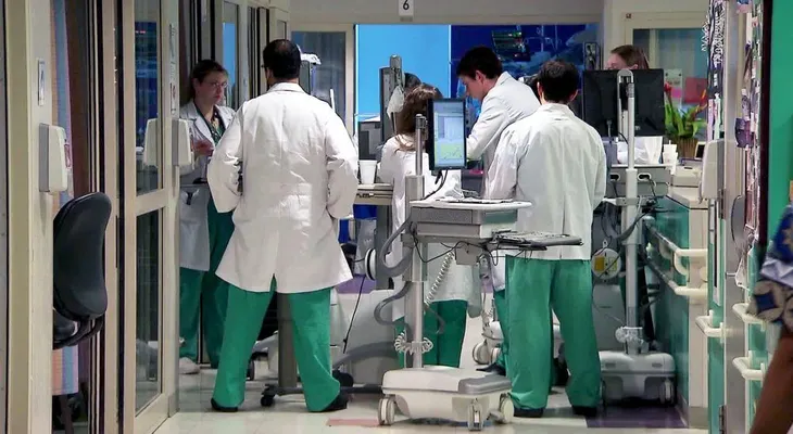 Enfermera acusa a médico en EEUU de infectarla "deliberadamente" con covid-19