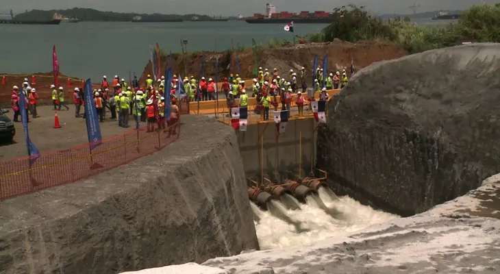 Canal de Panamá realiza tránsito de prueba en las esclusas de Cocolí