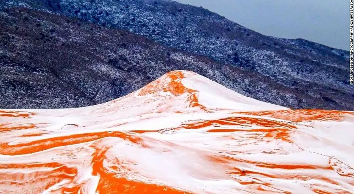 Por primera vez en 37 años cae nieve en el desierto del Sahara