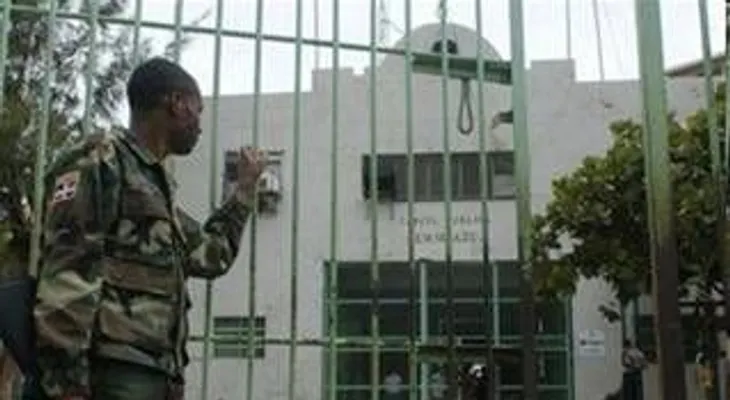 Un muerto y dos heridos tras motín en cárcel 15 de Azua