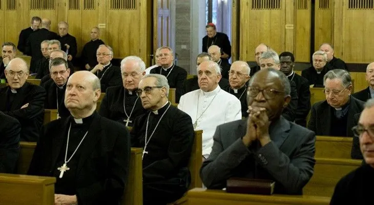 El Papa dejó el Vaticano y llevó a parte de la curia a una semana de ejercicios espirituales