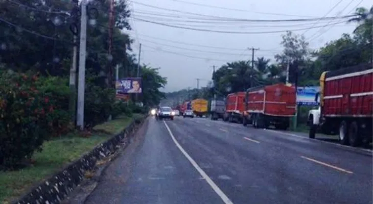 Camiones protestan en la entrada de Puerto Plata