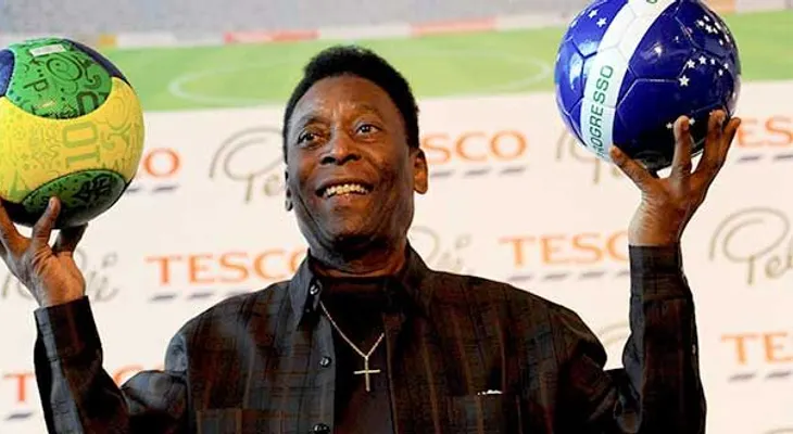 Dan de alta a Pelé tras mejoría de su salud 