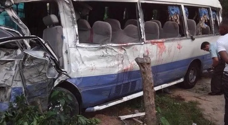 Varios muertos y heridos en choque de autobús en la 6 de Noviembre