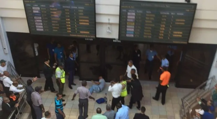 Un hombre se habría lanzado del cuarto piso del aeropuerto de las Américas 