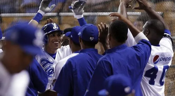 Tigres derrotan 10-1 y empatan con Gigantes, obligando a un posible juego de desempate 