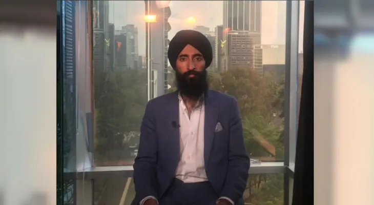 Aeroméxico se disculpa con actor al que no dejó abordar por usar turbante