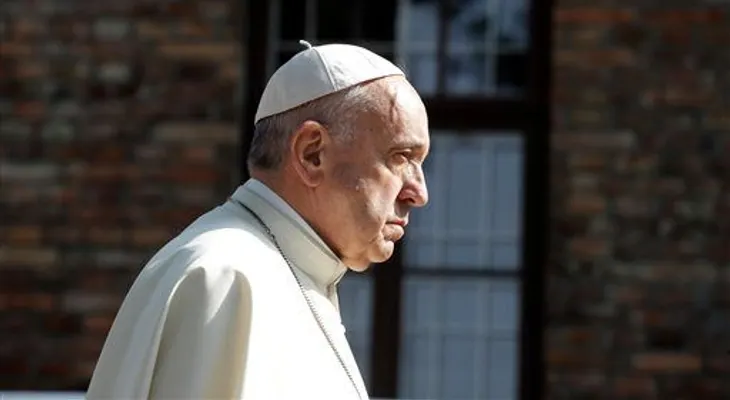 Un cardenal, una terraza y otro escándalo para el Papa