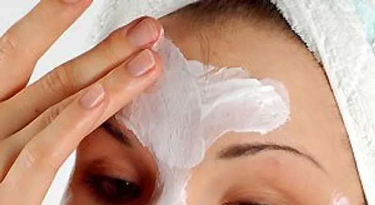 Ingredientes para una mascarilla contra el acné 