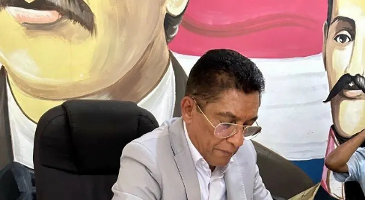 Marcos Cross lanza su cuarto libro: "Diputado de Ultramar"