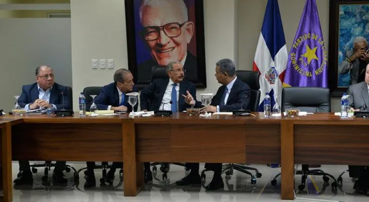 Se quedan con los "moños hechos" quienes esperaban PLD conociera tema de la reelección; permitirá nuevos comités de base 