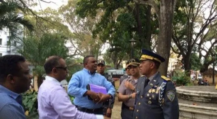 Jefe PN visita lugar donde fue hallado colgado un haitiano