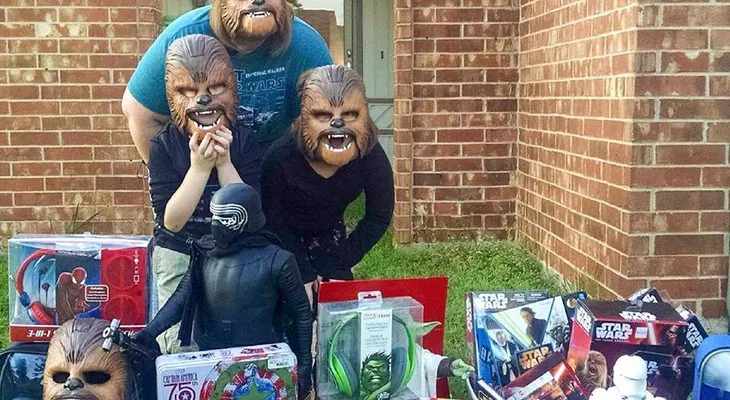¿Qué pasó después del video viral de la máscara de Chewbacca? Familia recibe sorpresa