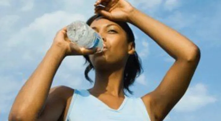 Si no bebes agua esto te podría estar pasando