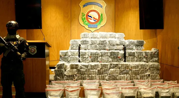 Intervienen lancha con 650 paquetes de presunta cocaína