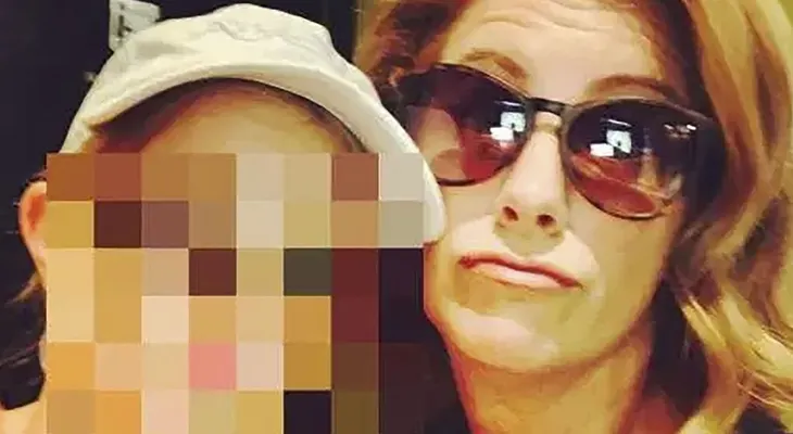 Una maestra tiene sexo con su alumno dentro del colegio y le confesó a la madre que quedó enamorada 