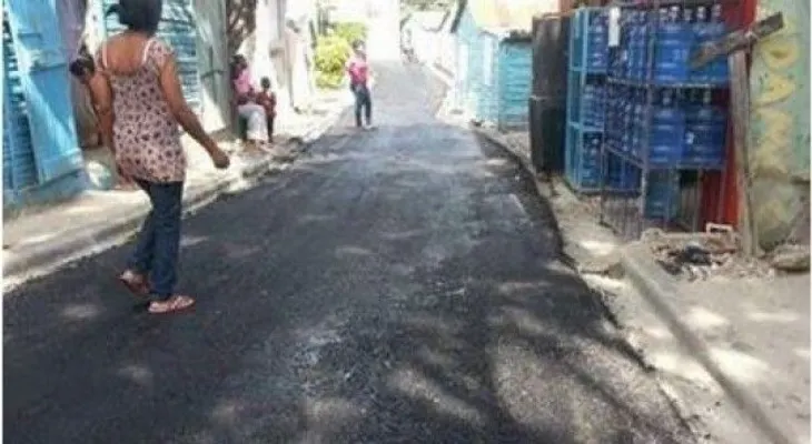 Obras Públicas asfalta calles de acceso al bulevar turístico María Montez de Barahona