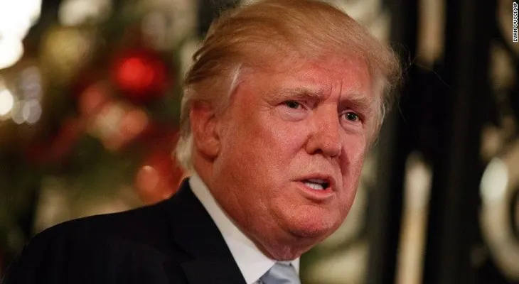 Donald Trump se burla de los servicios de inteligencia de EE.UU. por el "llamado" hackeo de Rusia